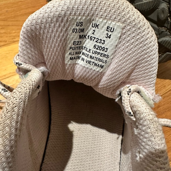 Youth size 3 Merrell hiking shoes - Picture 4 of 4